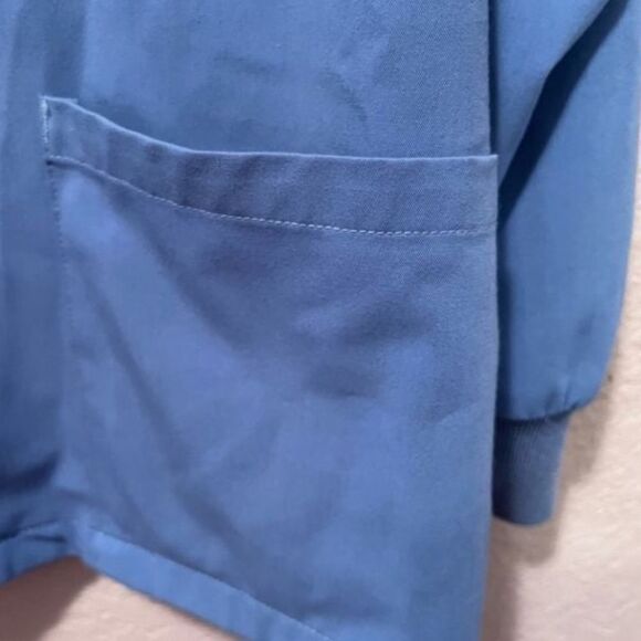 New Balance Zip Up Lightweight sweatshirt with pockets. - Picture 7 of 8